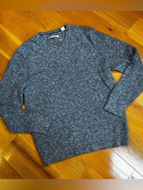 Tommy Bahama Men's V-Neck Heathered Blue Sweater - Large- Cotton